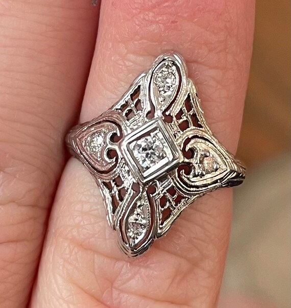 18K Filigree Art Deco Large 9 carat Amethyst Ring - Gem
