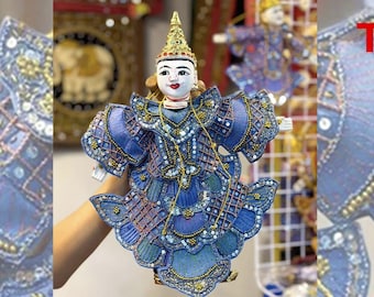 Thailändischer Engel: Bestickte Holzschnur-Marionette, 18 cm