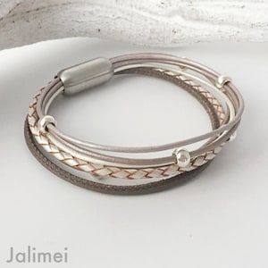 Light taupe white nappa leather bracelet with pearls