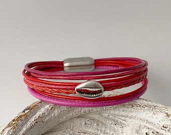 sommerliches Armband Leder mit kleiner Muschel pink rot