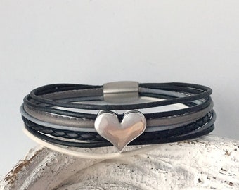 Leather bracelet with heart black-gray