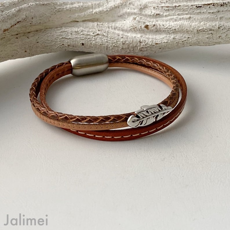 Läderarmband med liten brun fjäder bild 2