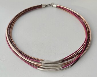 Chain leather necklace with tubes berry tones