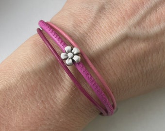 fine leather bracelet with pink flowers