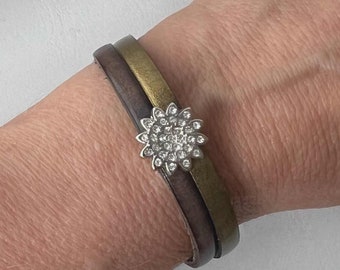 Leather bracelet with gold anthracite glitter disc