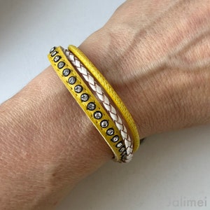 sommerliches Lederarmband mit Glitzer Strass gelb weiß