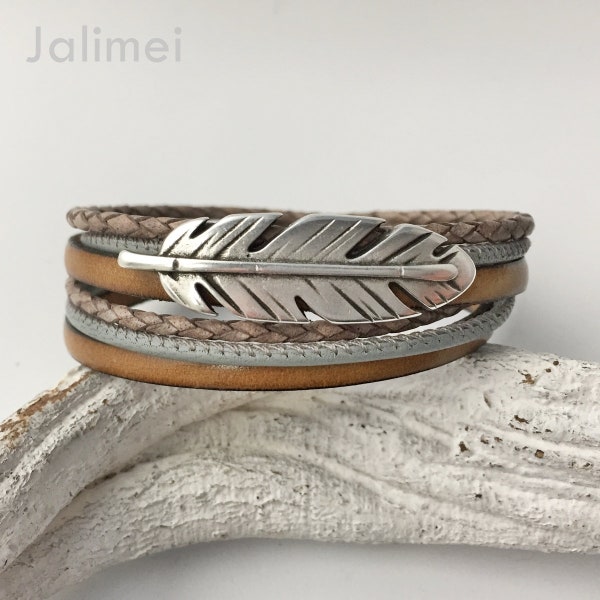 Bracelet wrap cuir avec plume beige gris