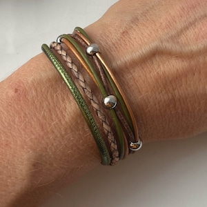 Women's leather bracelet in olive green beige with pearls
