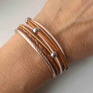Women's leather bracelet with pearls, beige and brown