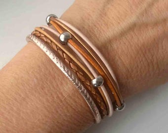 Women's leather bracelet with pearls, beige and brown