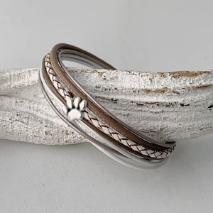 Leather bracelet with small paw print, taupe and white
