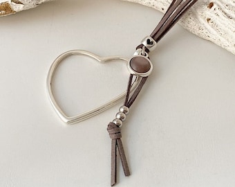 Long necklace with a gray heart pendant