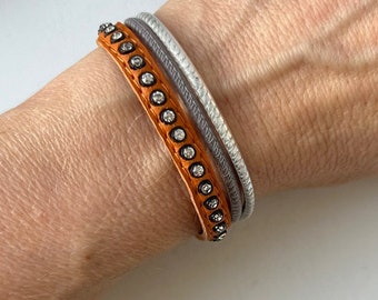 sommerliches Lederarmband mit Glitzer orange grau