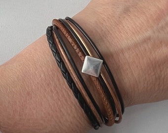 Armband Leder mit kleinem Quadrat schwarz braun