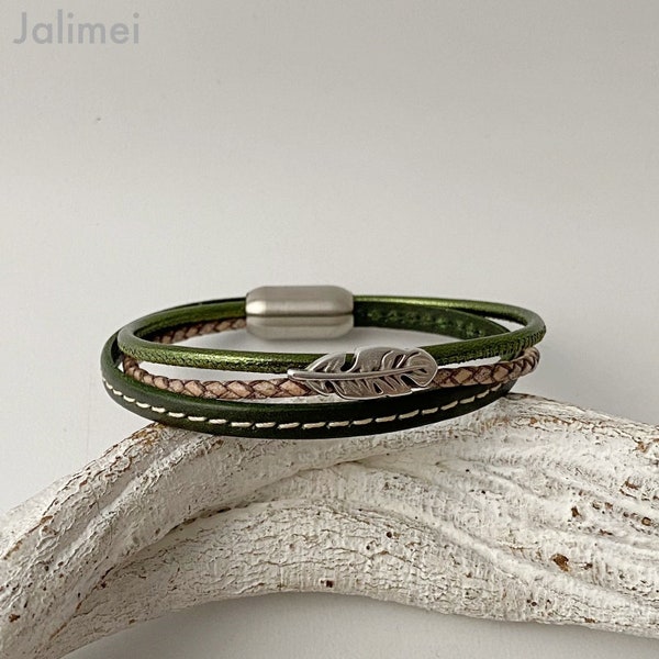 Armband Leder mit kleiner Feder grün