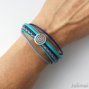Leather bracelet with spiral blue-turquoise