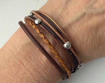 Women's brown leather nappa bracelet with pearls