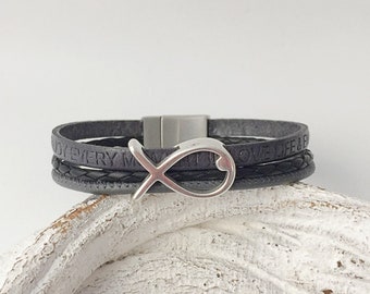Armband leer met vis grijs zwart - cadeau voor bevestiging, communie, doop