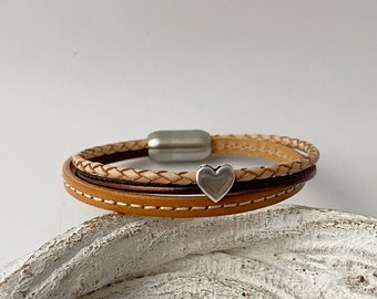 Leather bracelet with a small beige heart