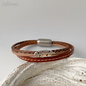Läderarmband med liten brun fjäder bild 1