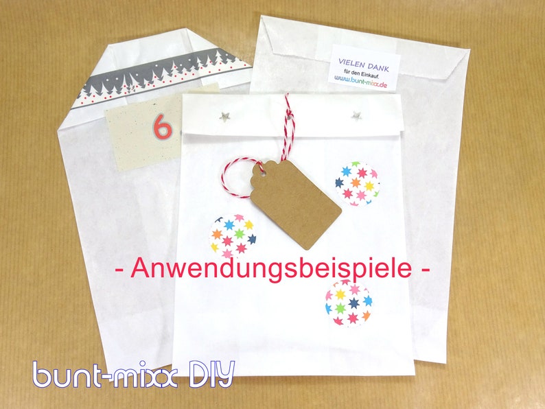 K&ouml;nnte beinhalten: Wei&szlig;e Papiert&uuml;ten mit der Nummer 6, einem Stern und einem braunen Anh&auml;nger. Die T&uuml;ten haben einen grauen und wei&szlig;en Musterrand mit einem Baumdesign. Die T&uuml;ten haben auch bunte Stern-Aufkleber. Der Text "VIELEN DANK for den Einkau www.bunt-mixx.de" und "Anwendungsbeispiele" ist auf den T&uuml;ten gedruckt. Der Text "bunt-mixx DIY" ist unten auf dem Bild gedruckt.