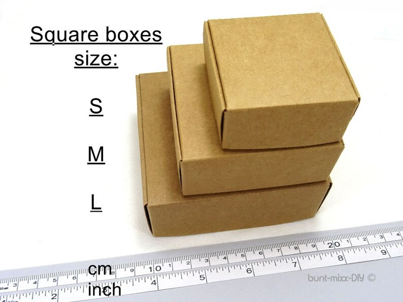 Faltschachtel aus Kraftkarton natur-beige-braun. Die Schachtel Größe M, hat einen Deckel. Wird flach geliefert, einfacher Aufbau durch Falzung. Als Geschenkbox, Gastgeschenk, Adventskalender Schachtel. DIY Material BuntMixxDIY