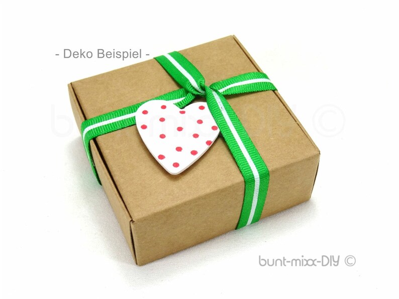 Faltschachtel aus Kraftkarton natur-beige-braun. Die Schachtel Größe M, hat einen Deckel. Wird flach geliefert, einfacher Aufbau durch Falzung. Als Geschenkbox, Gastgeschenk, Adventskalender Schachtel. DIY Material BuntMixxDIY