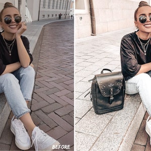 Peut inclure: Une femme portant un t-shirt noir, un jean bleu clair et des baskets blanches est assise sur un trottoir avec un sac &agrave; dos en cuir noir. Elle porte des lunettes de soleil et un collier.