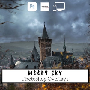 Pode incluir: Uma sobreposição de Photoshop de céu de humor com um céu cinza escuro e nuvens brancas fofas. A sobreposição é perfeita para adicionar uma sensação dramática e atmosférica às suas fotos. A sobreposição também é ideal para criar uma sensação de profundidade e dimensão em suas imagens.