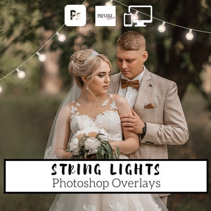 Puede incluir: Una novia y un novio posan frente a un fondo verde con luces de cadena por encima. La novia lleva un vestido de novia blanco y un velo. El novio lleva un traje marrón y una corbata de lazo. El texto "STRING LIGHTS Photoshop Overlays" está en la parte inferior de la imagen.