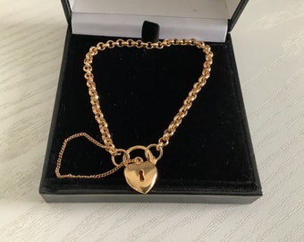 A Vintage 9ct Gold Ladies Bracelet with unusual Heart Padlock, suitable for a bigger wrist, in Excellent Condition. Presented in a Gift Box.