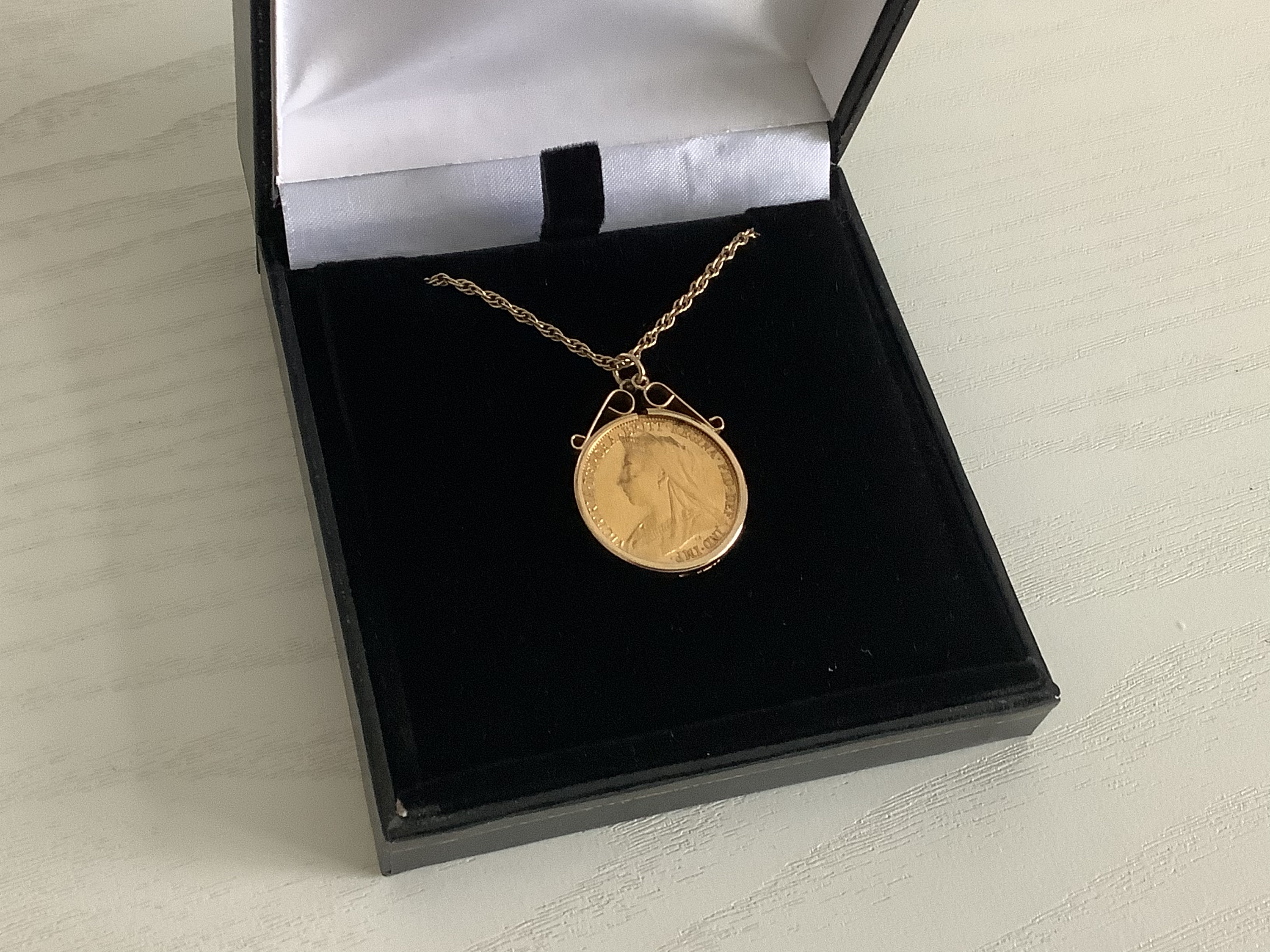 Sovereign Necklace - Etsy
