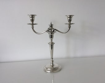 Candelabro de pieza central de plata maciza de William Comyns.