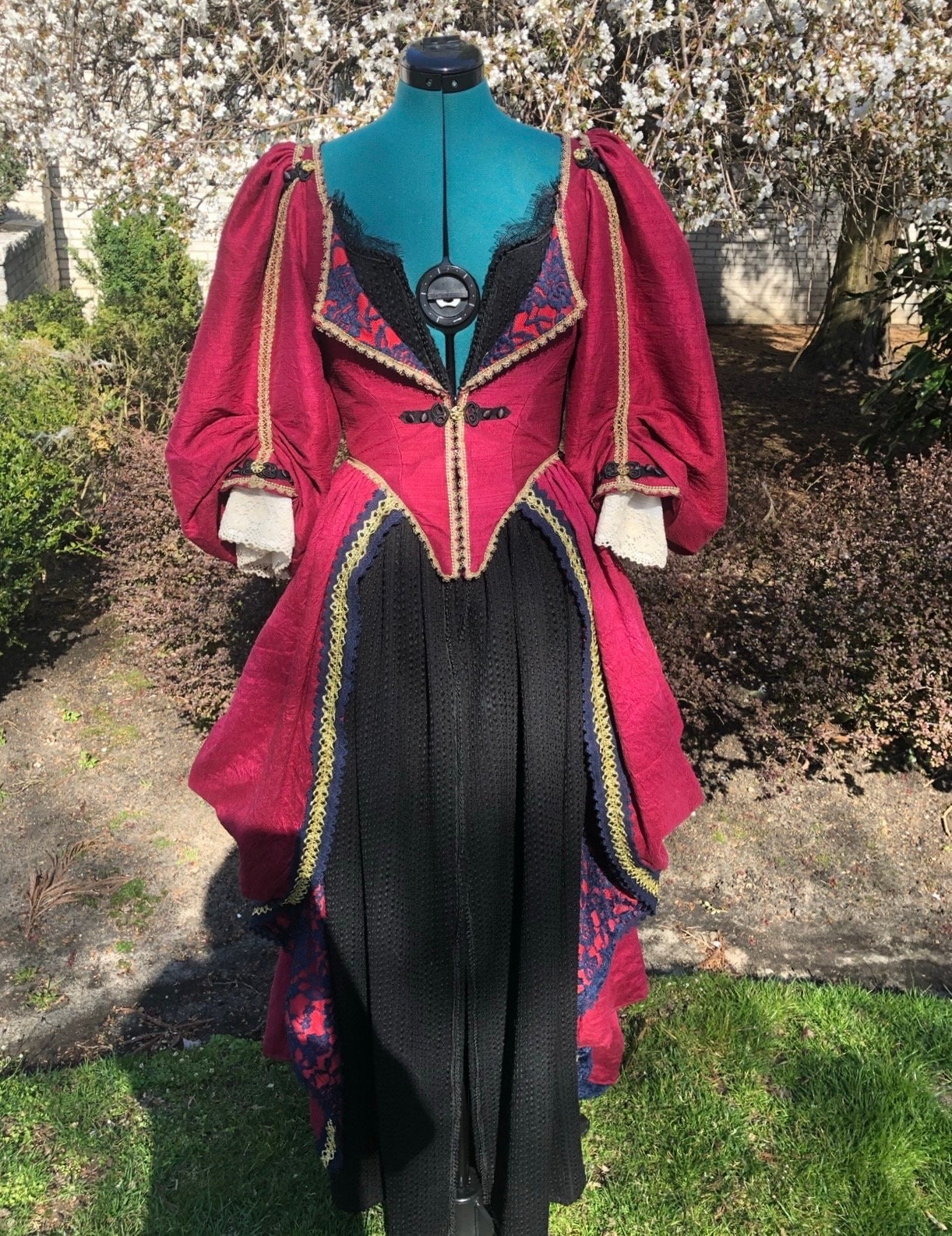 pirates of the caribbean elizabeth red dress daeris-cosplay on Tumblr