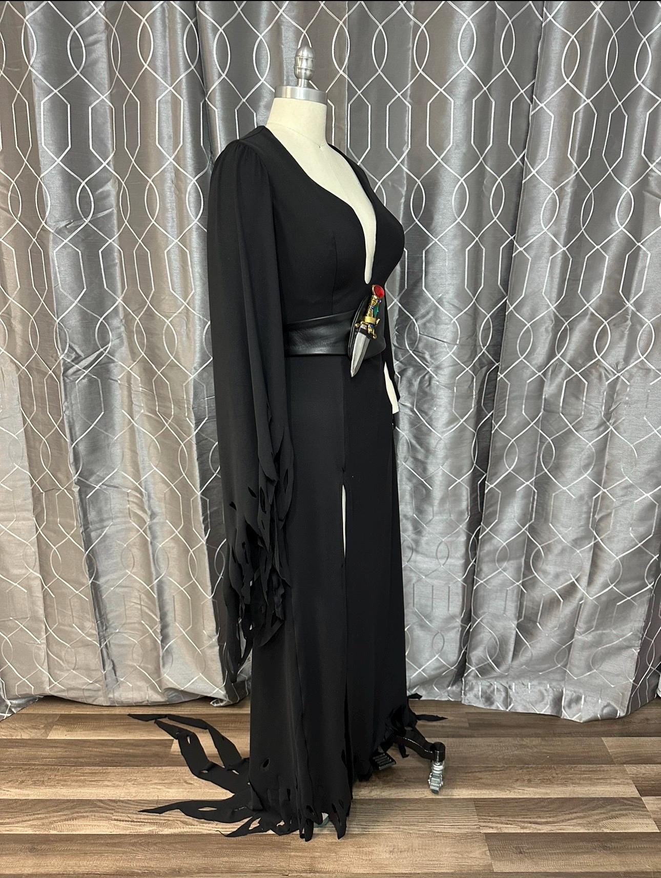 elvira black dress Elvira: Mistress of the Dark Elvira (Black Glitter Dress Variant) 1/4 Scale  Maquette