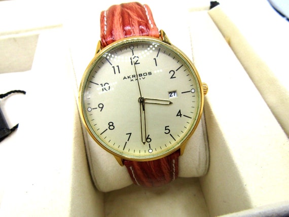 Nieuw in doos Prachtige Akribos XXIV AK715 AK715YG met saffierkristallen horloge Etsy Belgie