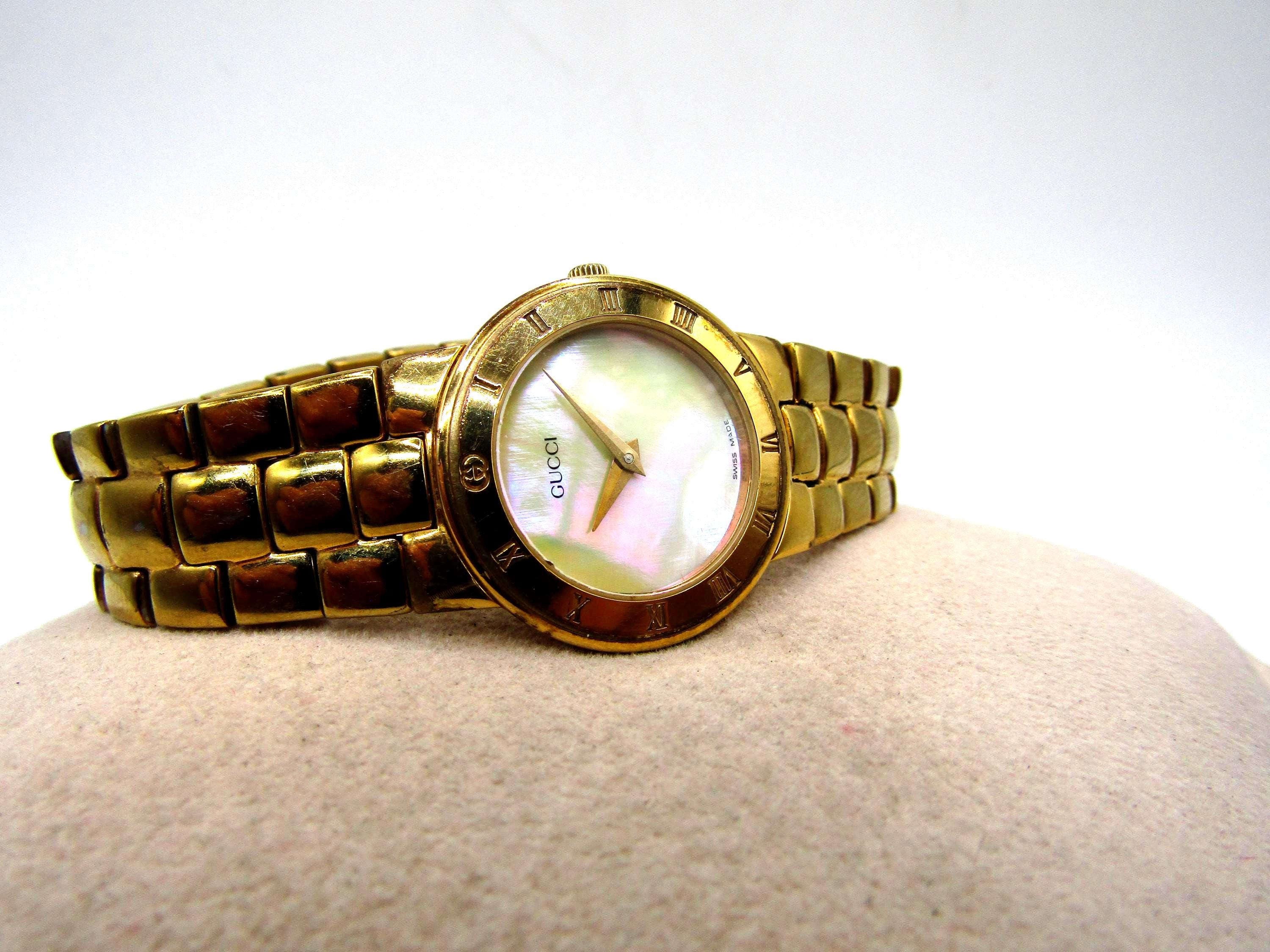 Gucci 3300.2.L gold vintage watch 1990 Gucci Gold Tone Watch | Model 3300.2.L | Black Dial | Swiss  main image 3