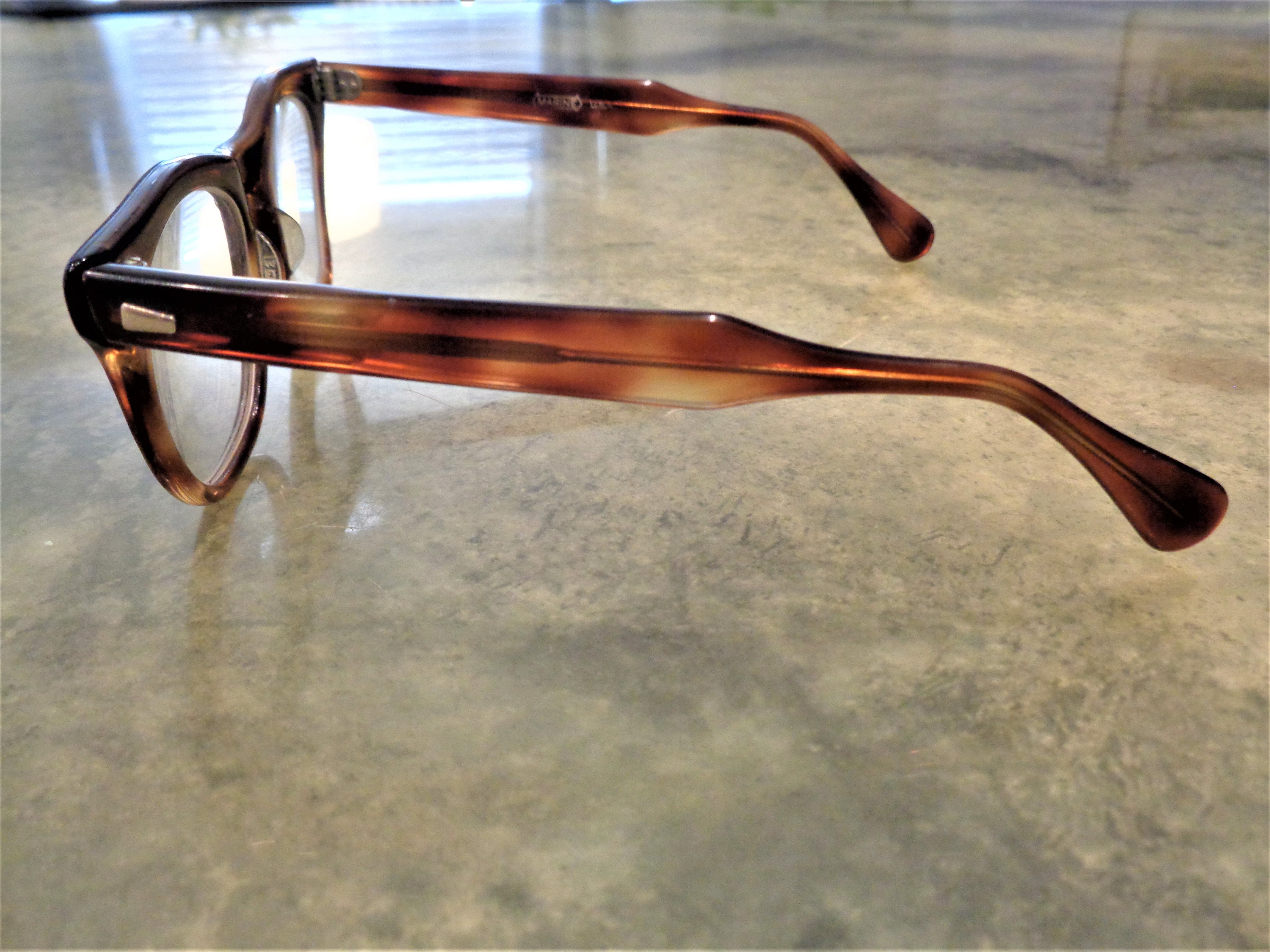 Beautiful Vintage Ultra Rare Marine Tortoise Horn Rim Tart Beautiful Vintage Ultra Rare Marine Tortoise Horn Rim Tart