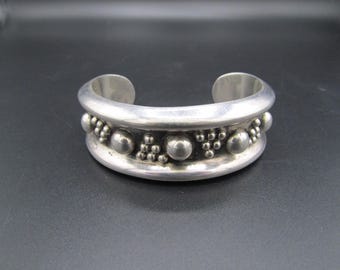 Vintage Beautiful Rare Heavy Old Mexico TH-90 Sterling .925 Ball Accents Cuff Bracelet in Excellent Condition!!!