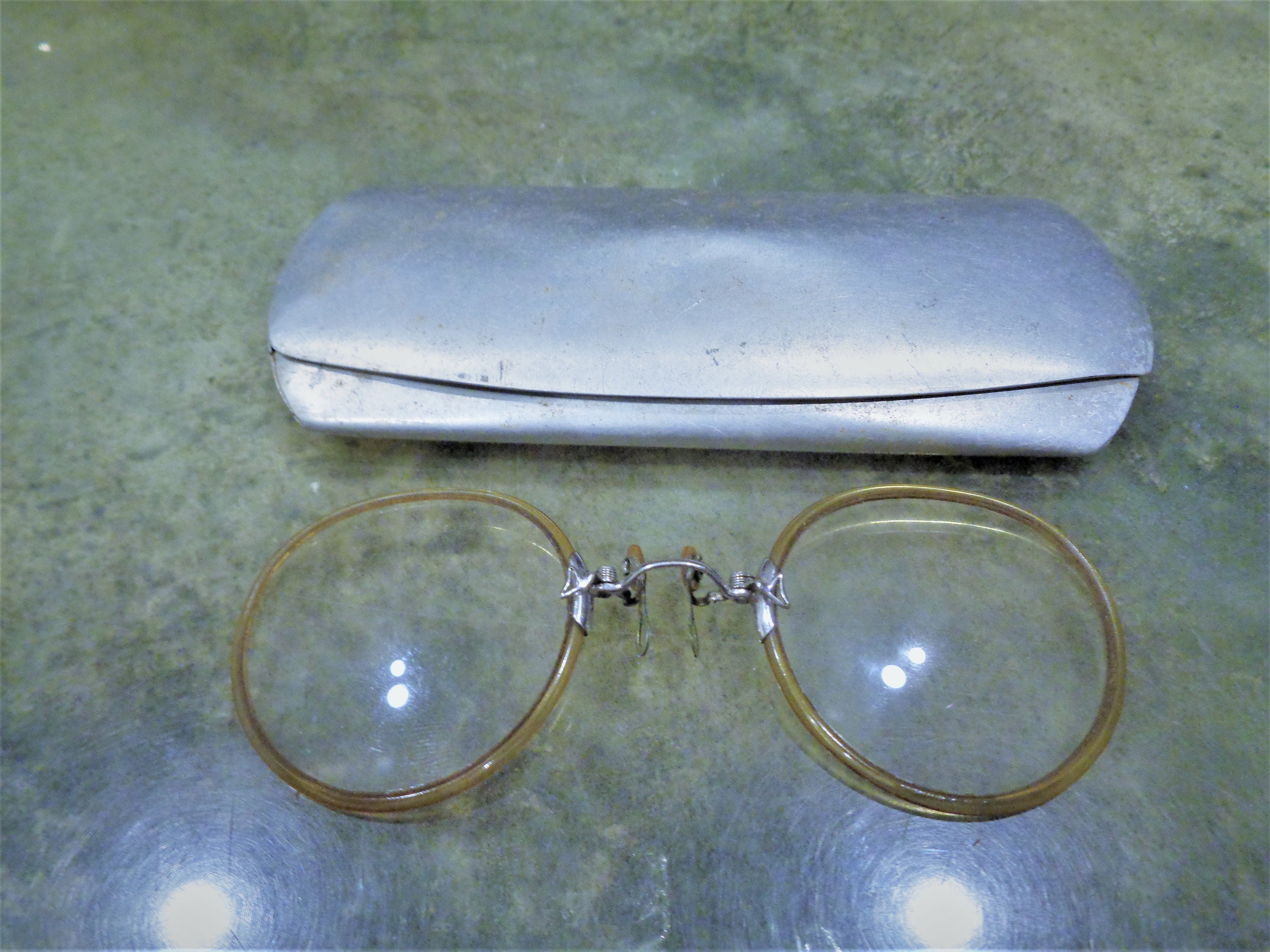 YM w.zyl rim fingerpiece pince-nez USA c 1920's., This youn…