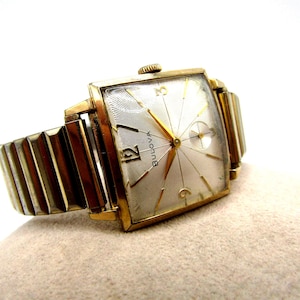 Vintage Beautiful 1961 Gents Bulova Prince "D" Sunburst Cross Hair Dial Sub Second Tank Watch with in Great Cosmetic & Working Condition!!!