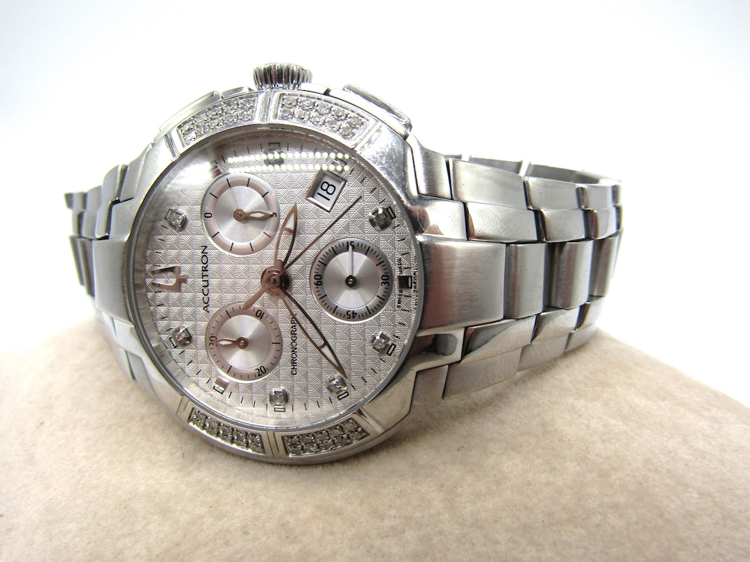 Hermoso reloj cronógrafo suizo Bulova Accutron York Collection