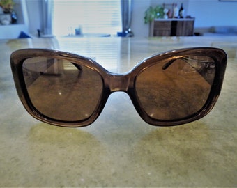 High Quality Ladies Tommy Bahama Purr-Suasive TB7019 (200) Brown Polarized Sunglasses In Great Condition!!!