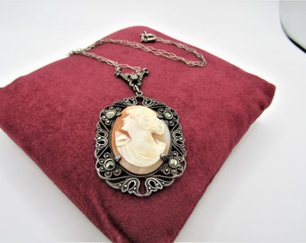 Vintage Beautiful Sterling .925 Hand Carved Shell Cameo Large Pendant Necklace in Excellent Condition!!!