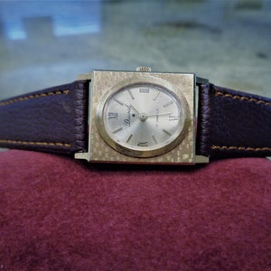 Vintage Beautiful Rare Gents Tank Baylor Duval w/ Roman Numerals & 10K Gold Filled Swiss Watch in Great Cosmetic and Working Condition!!!
