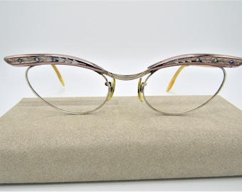 Beautiful Vintage Ultra Rare American Optical 12K Gold Filled Unique Cat Eye Design Eyeglasses in Great Condition!!!