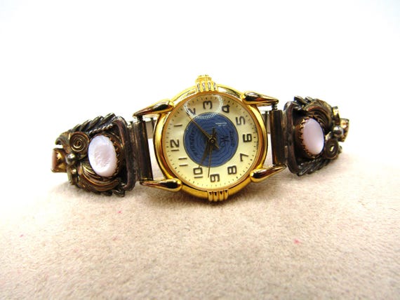Stunning vintage abalone inlay watch- Vintage Abalone Shell Quartz Watch Gold Tone Roman Numeral  main image 4
