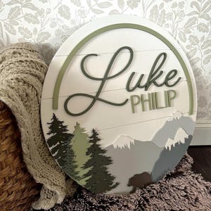 Letrero de madera con nombre de árboles y montañas, personalizado, redondo, para bebé, guardería, oso, bosque, regalo para baby shower, decoración de habitación infantil.