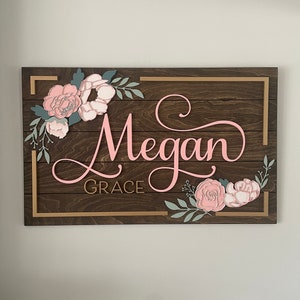 Rechthoekig babynaambordje met bloemen: pioenroos en rozen 3D-muurkunst kinderkamer roze en goud voor meisjeskamerdecoratie