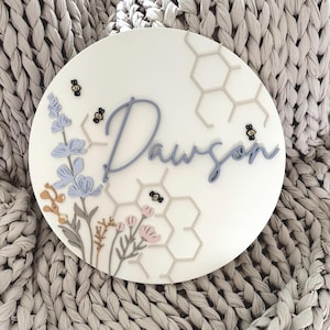 Floral Wood Name Sign: Custom Nursery Decor with Bees & Honeycomb
